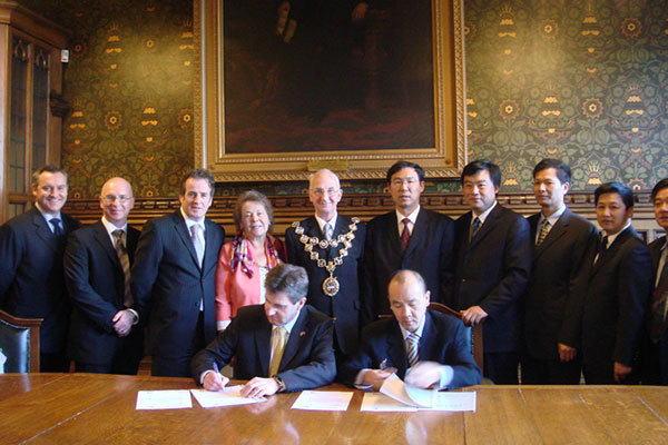 曹克堅（jiān）董事長出訪英國並與霍羅伊德